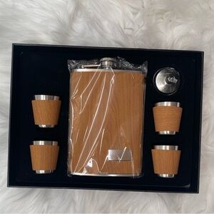 Tan Flask Set with Stainless Steel Details